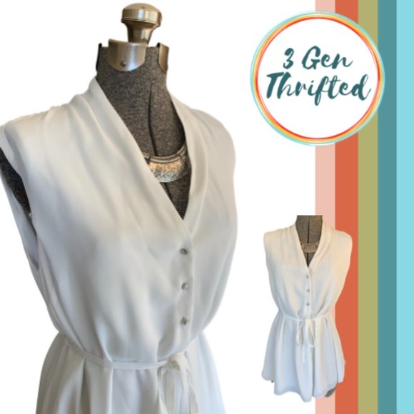 Gorgeous Sleeveless Blouse - Picture 1 of 4